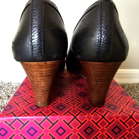 Tory Burch Leticia 65MM Peep Toe Wedge Black Tumbled Leather Size 9 - Picture 6 of 9